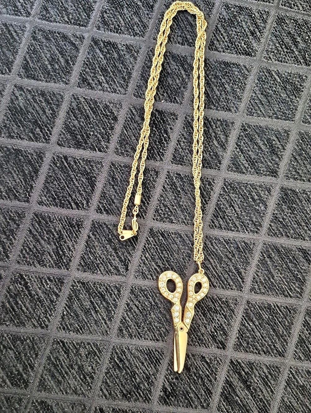 Scissors Pendant Necklace in Gold Like New